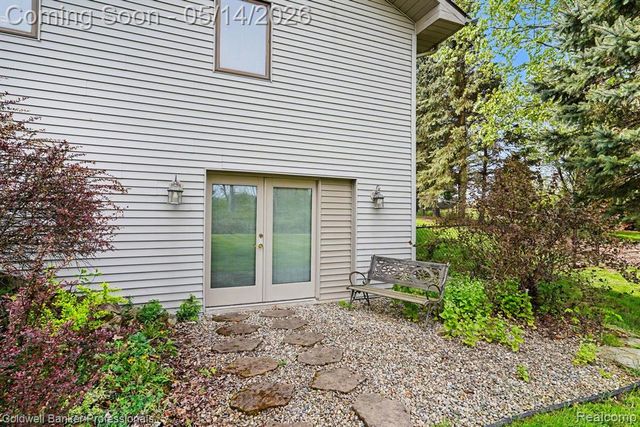 593 Deanna Drive, Lapeer, MI 48446