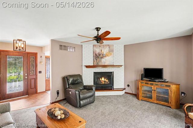 593 Deanna Drive, Lapeer, MI 48446