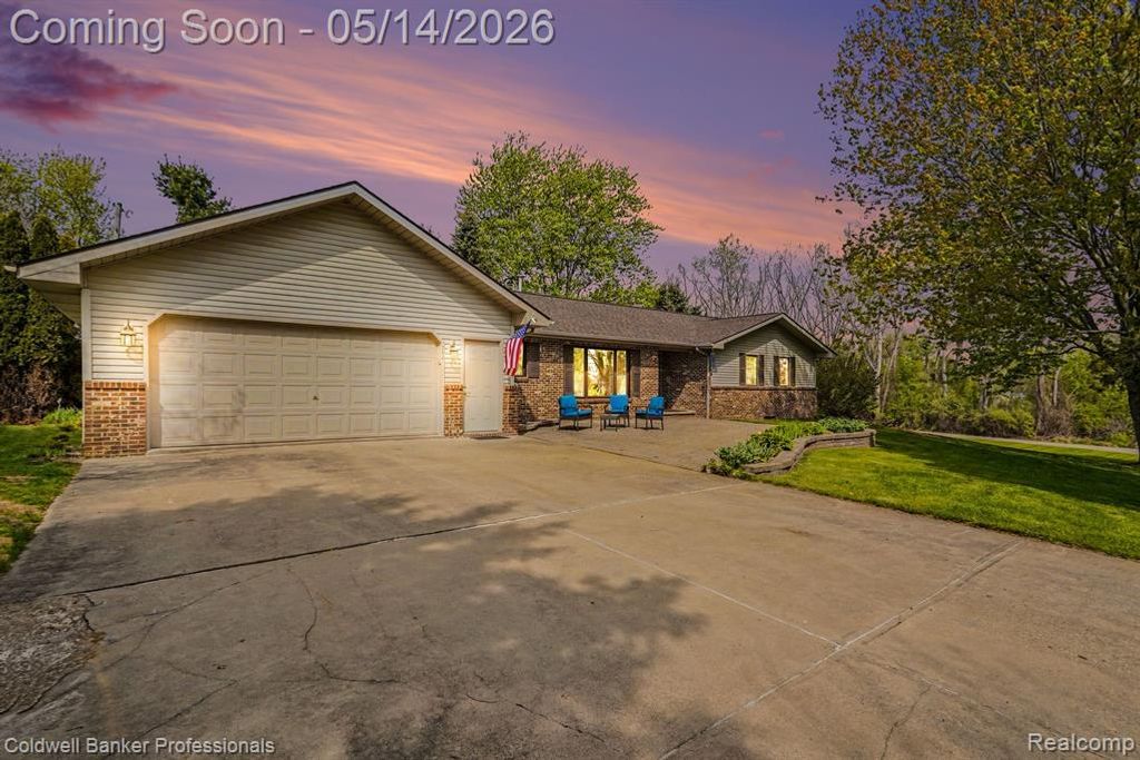 593 Deanna Drive, Lapeer, MI 48446