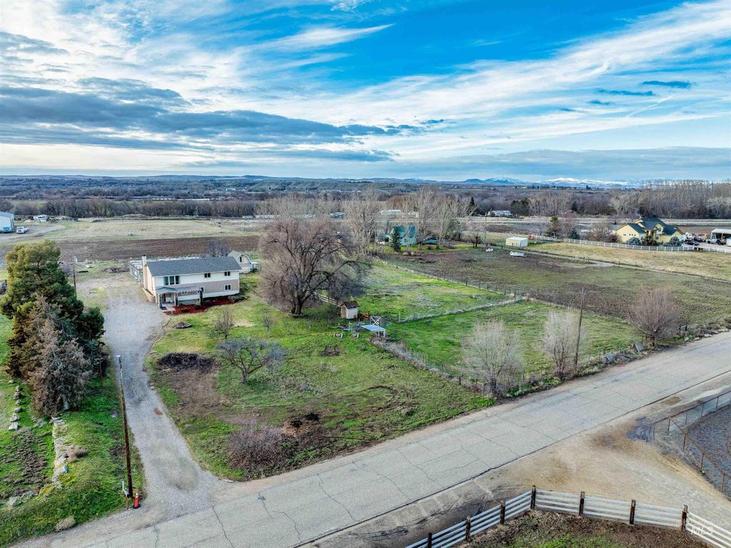 10947 Iowa Ave, Payette, ID 83661