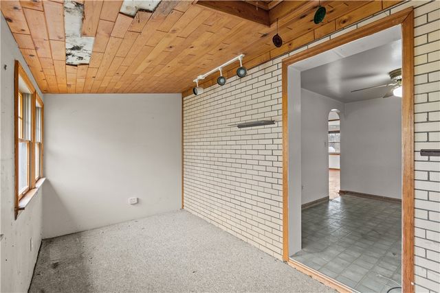 11690 Center St, North Huntingdon, PA 15642