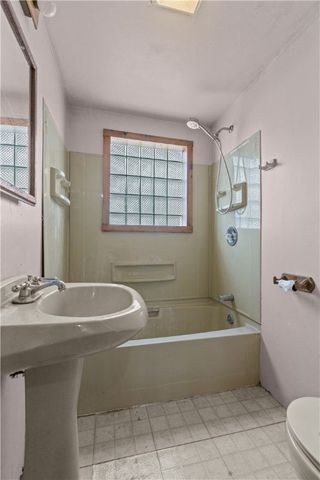 11690 Center St, North Huntingdon, PA 15642