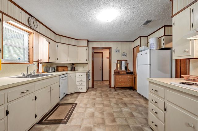 204 Christopher DR, Bruceville-eddy, TX 76524