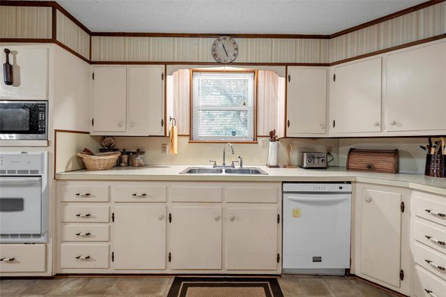 204 Christopher DR, Bruceville-eddy, TX 76524