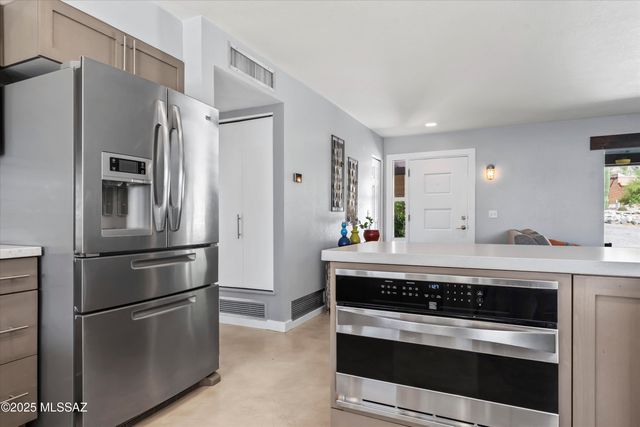 3720 E Esperero Canyon Place, Tucson, AZ 85718