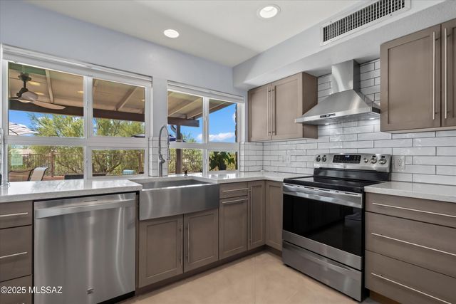 3720 E Esperero Canyon Place, Tucson, AZ 85718