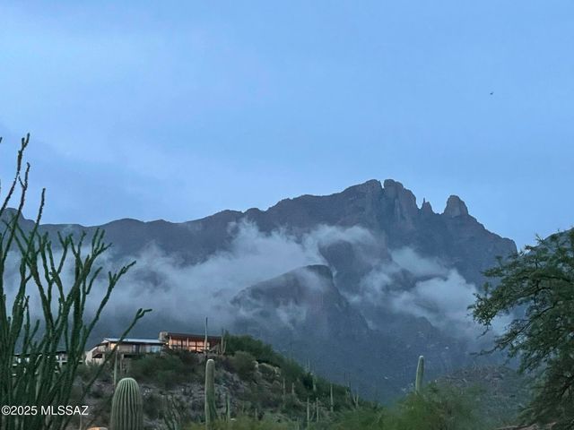 3720 E Esperero Canyon Place, Tucson, AZ 85718