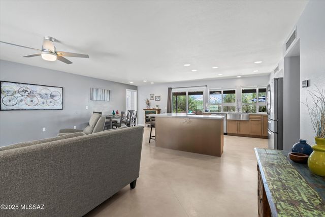 3720 E Esperero Canyon Place, Tucson, AZ 85718