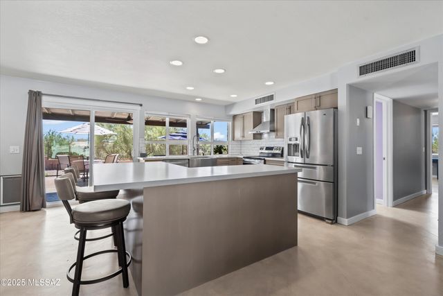 3720 E Esperero Canyon Place, Tucson, AZ 85718