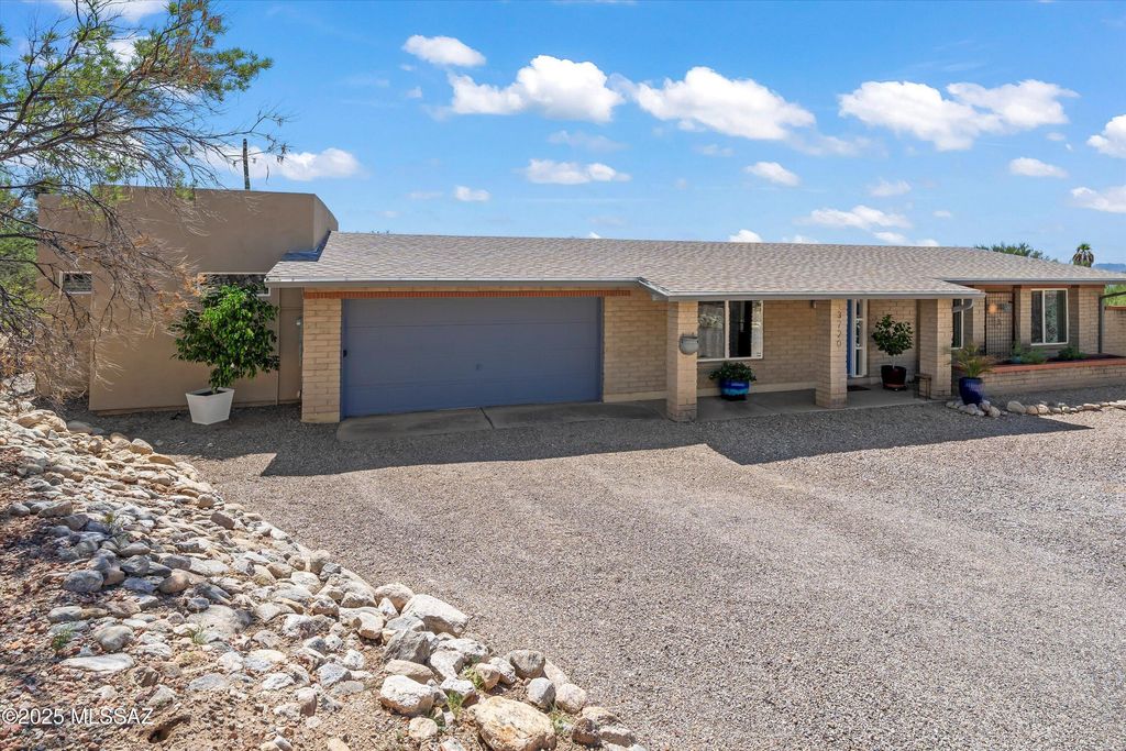3720 E Esperero Canyon Place, Tucson, AZ 85718