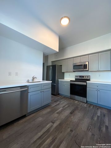 802 Montana St Apt 1, San Antonio, TX 78203