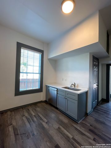 802 Montana St Apt 1, San Antonio, TX 78203