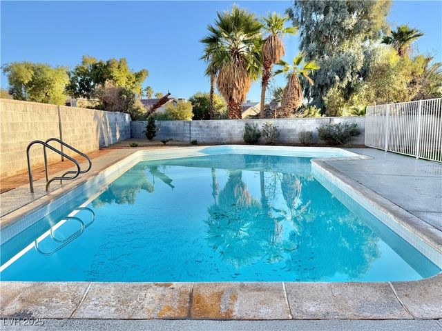 1505 FLAG Circle, Las Vegas, NV 89102