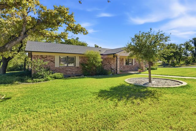 116 Cromeans Street, Jacksboro, TX 76458
