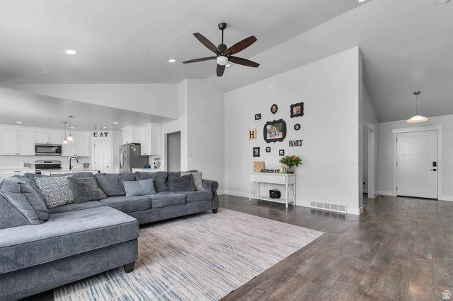 1367 W FORT ROCK DR, Saratoga Springs, UT 84045