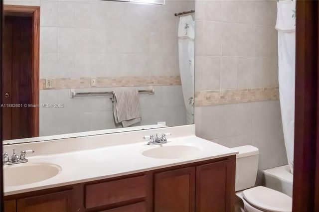 2051 NW 179th St, Miami Gardens, FL 33056