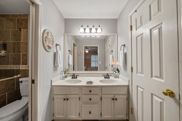 2262 Lock B Rd, N, Clarksville, TN 37043