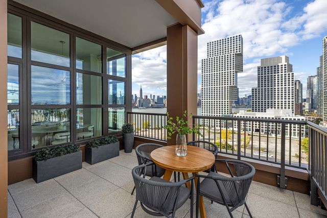 29 HURON Street 12DE, New York City, NY 11222