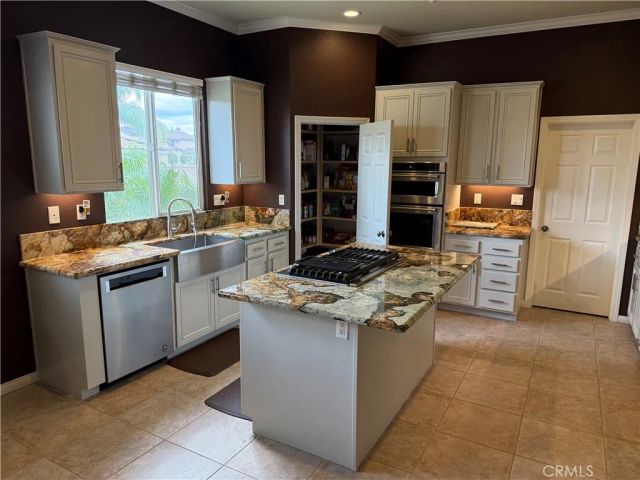 1125 Pamplona, Riverside, CA 92508