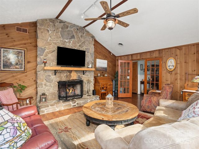 790 Country Club Drive, Canton, NC 28716