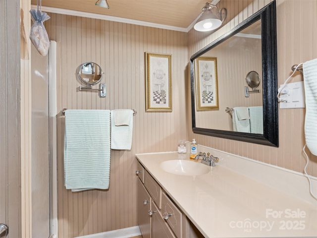 790 Country Club Drive, Canton, NC 28716