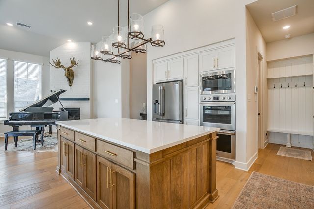 2137 Rolling Oaks Drive, Fort Worth, TX 76008