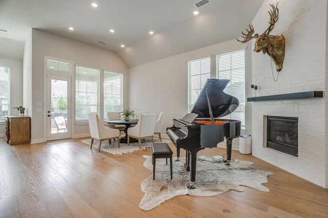 2137 Rolling Oaks Drive, Fort Worth, TX 76008