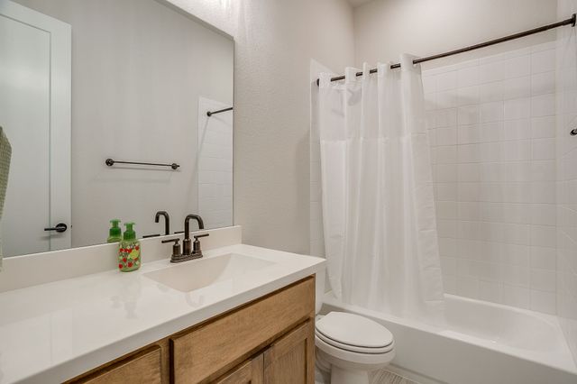 2137 Rolling Oaks Drive, Fort Worth, TX 76008