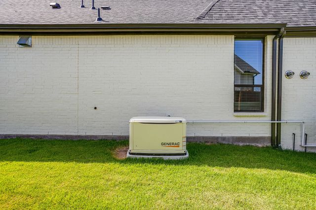 2137 Rolling Oaks Drive, Fort Worth, TX 76008