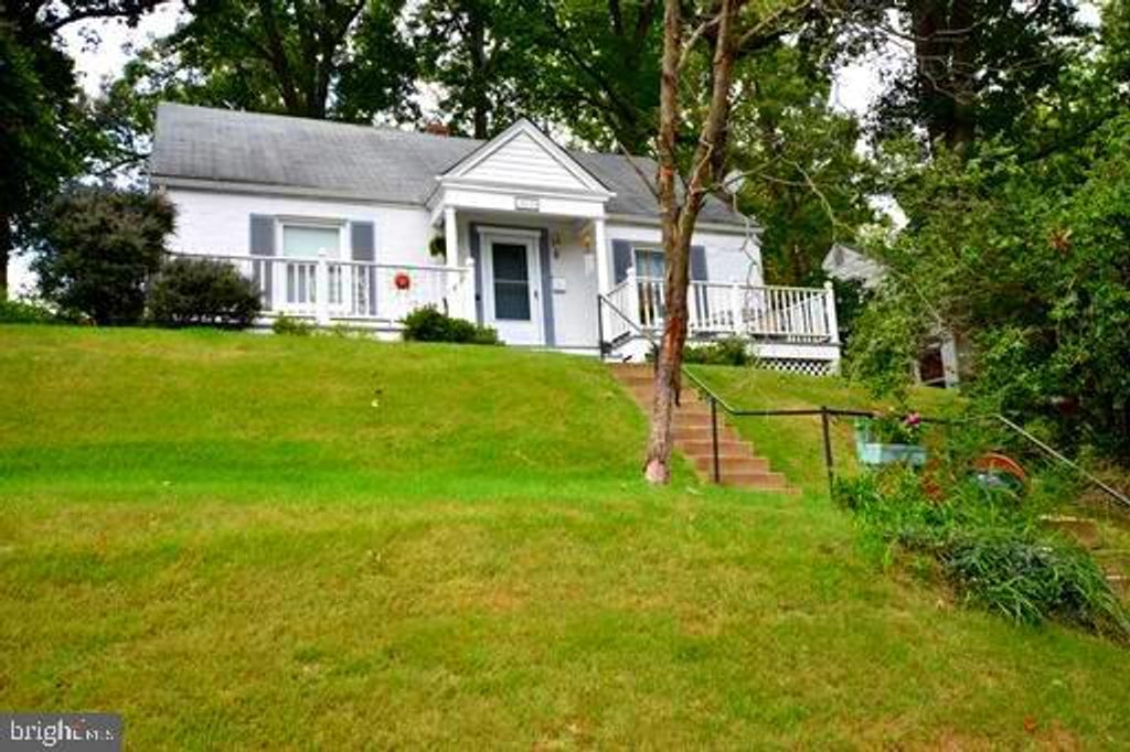 10626 S DUNMOOR DR, Silver Spring, MD 20901