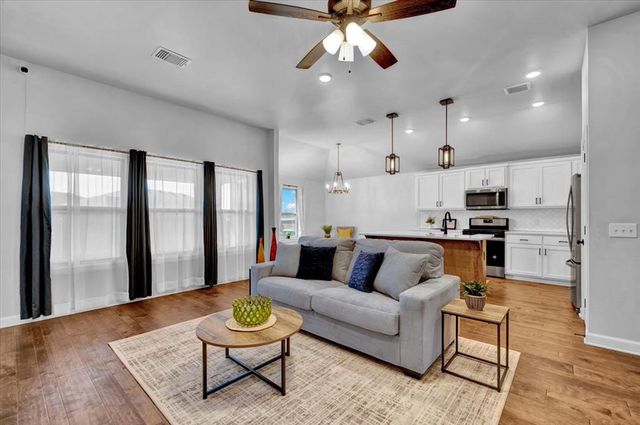 12824 NW 4th Terrace, Yukon, OK 73099