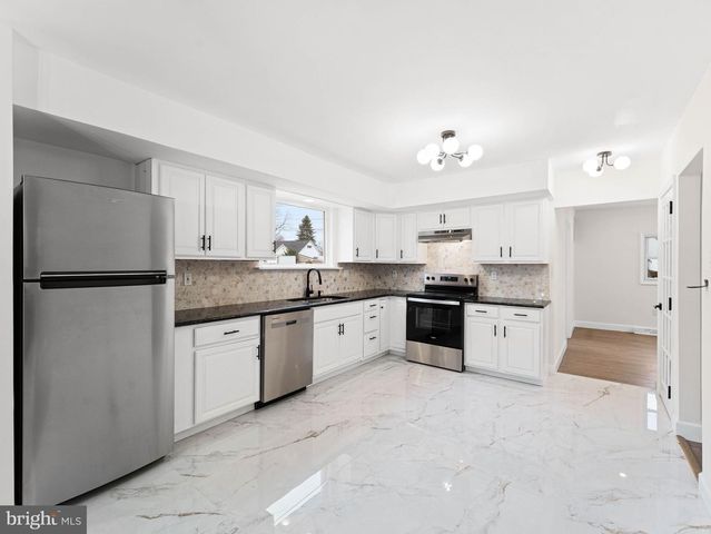 2543 BURNING TREE RD, Pennsauken, NJ 08109