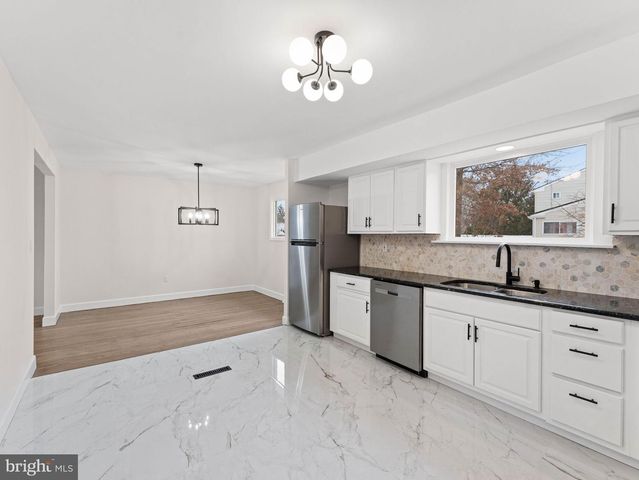 2543 BURNING TREE RD, Pennsauken, NJ 08109