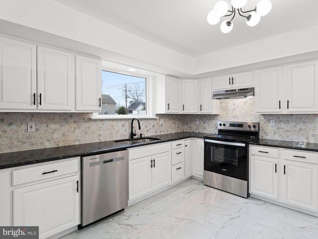 2543 BURNING TREE RD, Pennsauken, NJ 08109