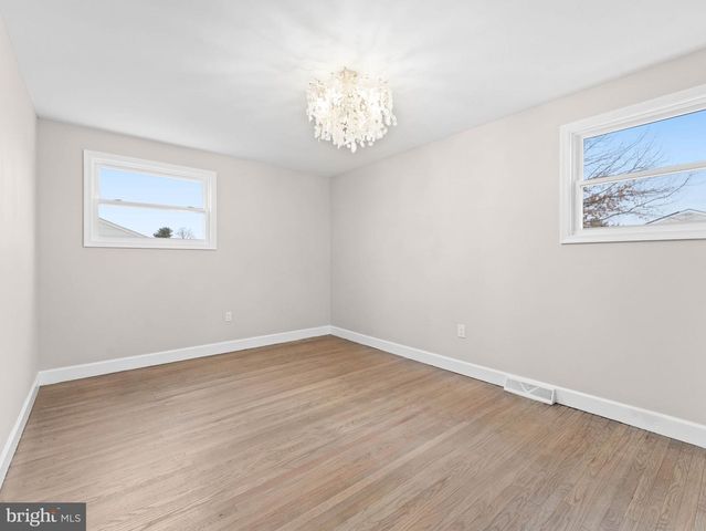 2543 BURNING TREE RD, Pennsauken, NJ 08109