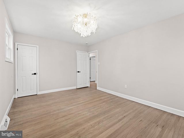 2543 BURNING TREE RD, Pennsauken, NJ 08109