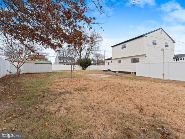 2543 BURNING TREE RD, Pennsauken, NJ 08109