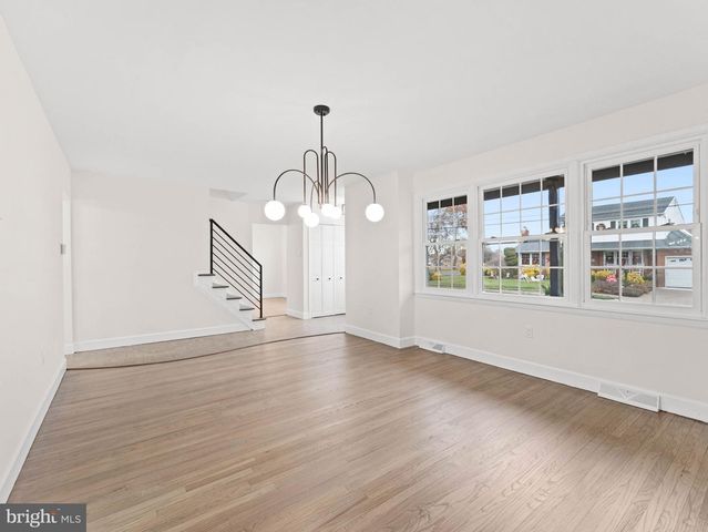 2543 BURNING TREE RD, Pennsauken, NJ 08109