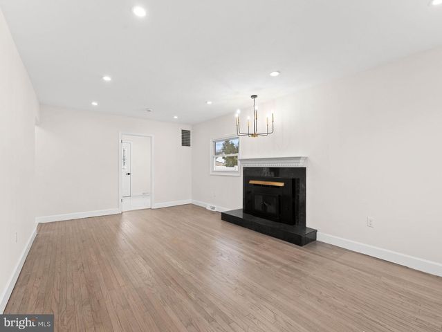 2543 BURNING TREE RD, Pennsauken, NJ 08109