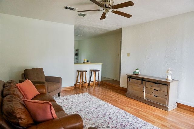 1809 Wilde Oak Circle B, Bryan, TX 77802