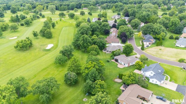 2 WINGED FOOT Drive, Pekin, IL 61554