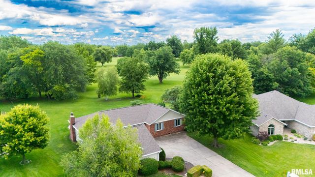 2 WINGED FOOT Drive, Pekin, IL 61554