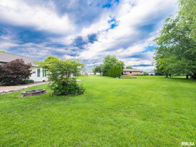 2 WINGED FOOT Drive, Pekin, IL 61554