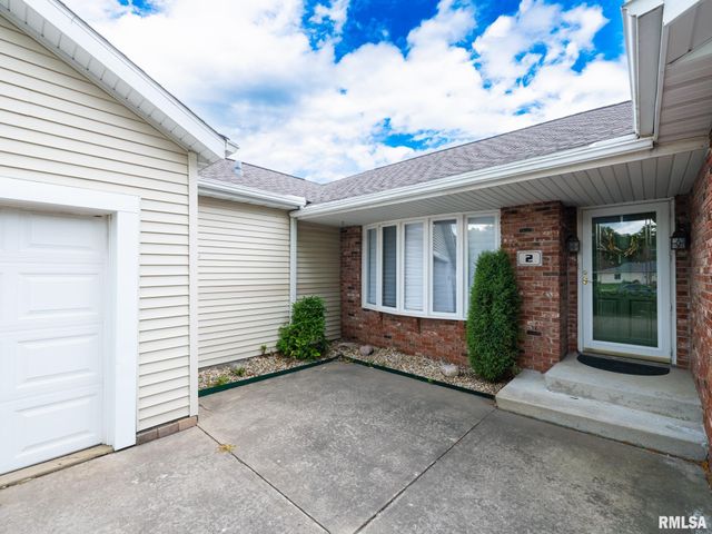 2 WINGED FOOT Drive, Pekin, IL 61554