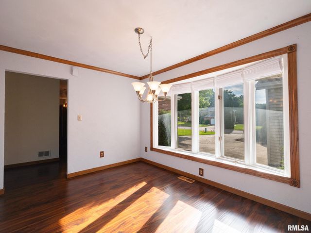 2 WINGED FOOT Drive, Pekin, IL 61554