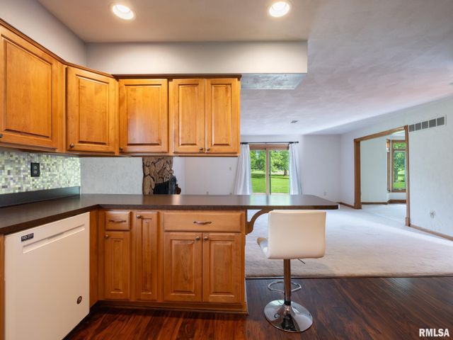 2 WINGED FOOT Drive, Pekin, IL 61554