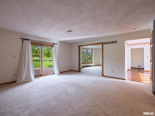 2 WINGED FOOT Drive, Pekin, IL 61554