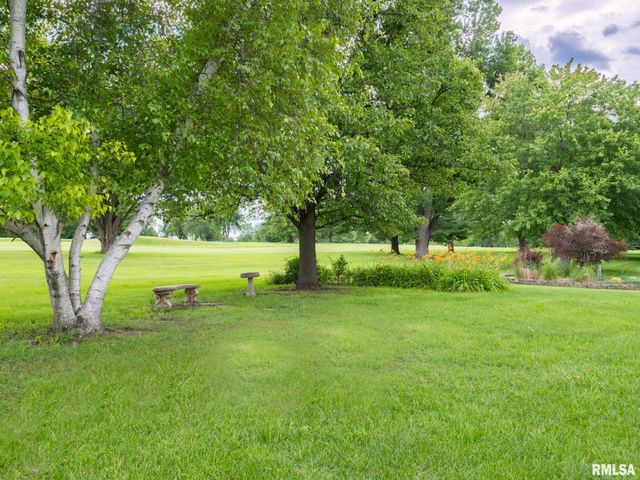 2 WINGED FOOT Drive, Pekin, IL 61554