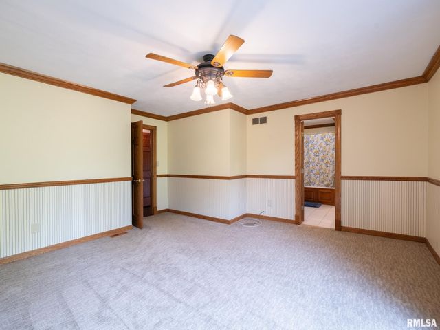 2 WINGED FOOT Drive, Pekin, IL 61554