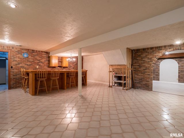 2 WINGED FOOT Drive, Pekin, IL 61554